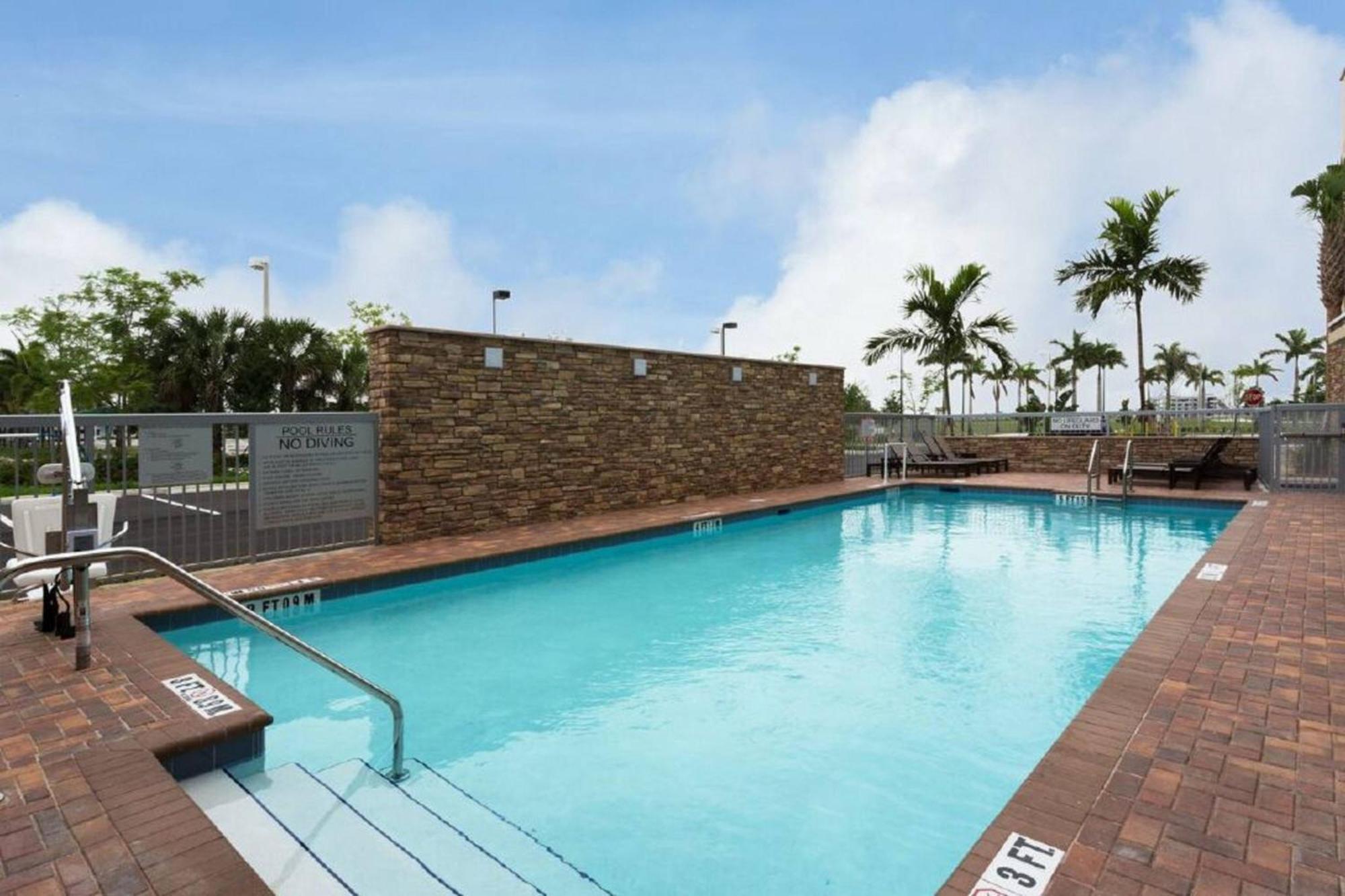 Fairfield Inn & Suites By Marriott Fort Lauderdale Pembroke Pines Zewnętrze zdjęcie